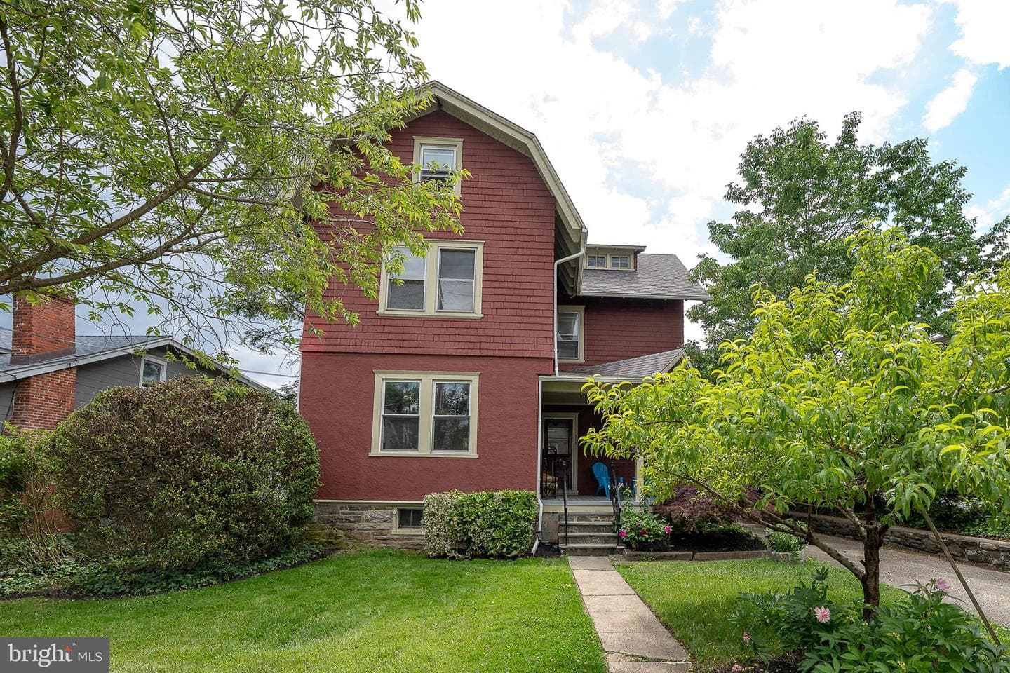 562 Barrett Avenue photo 3