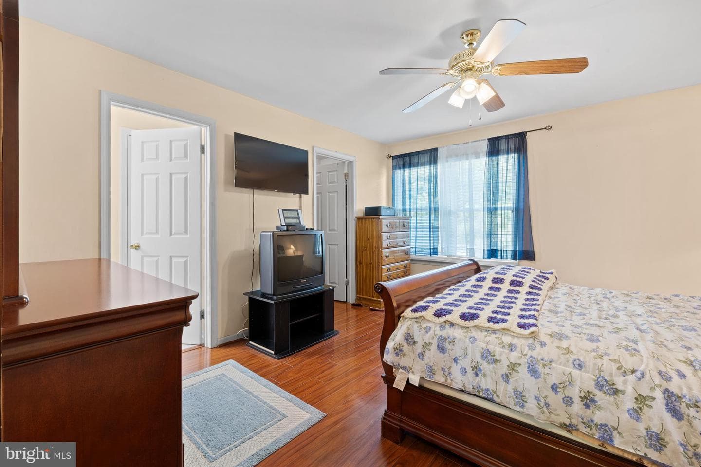 345 Bradford Lane photo 10