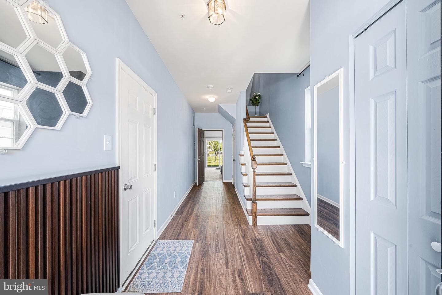 421 Ridgewood Drive photo 3