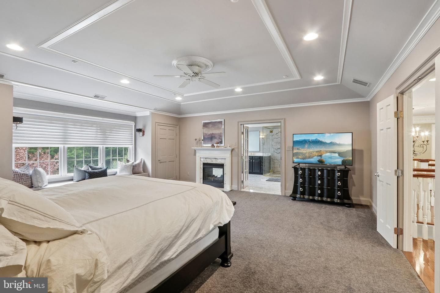 209 E Welsh Road photo 37