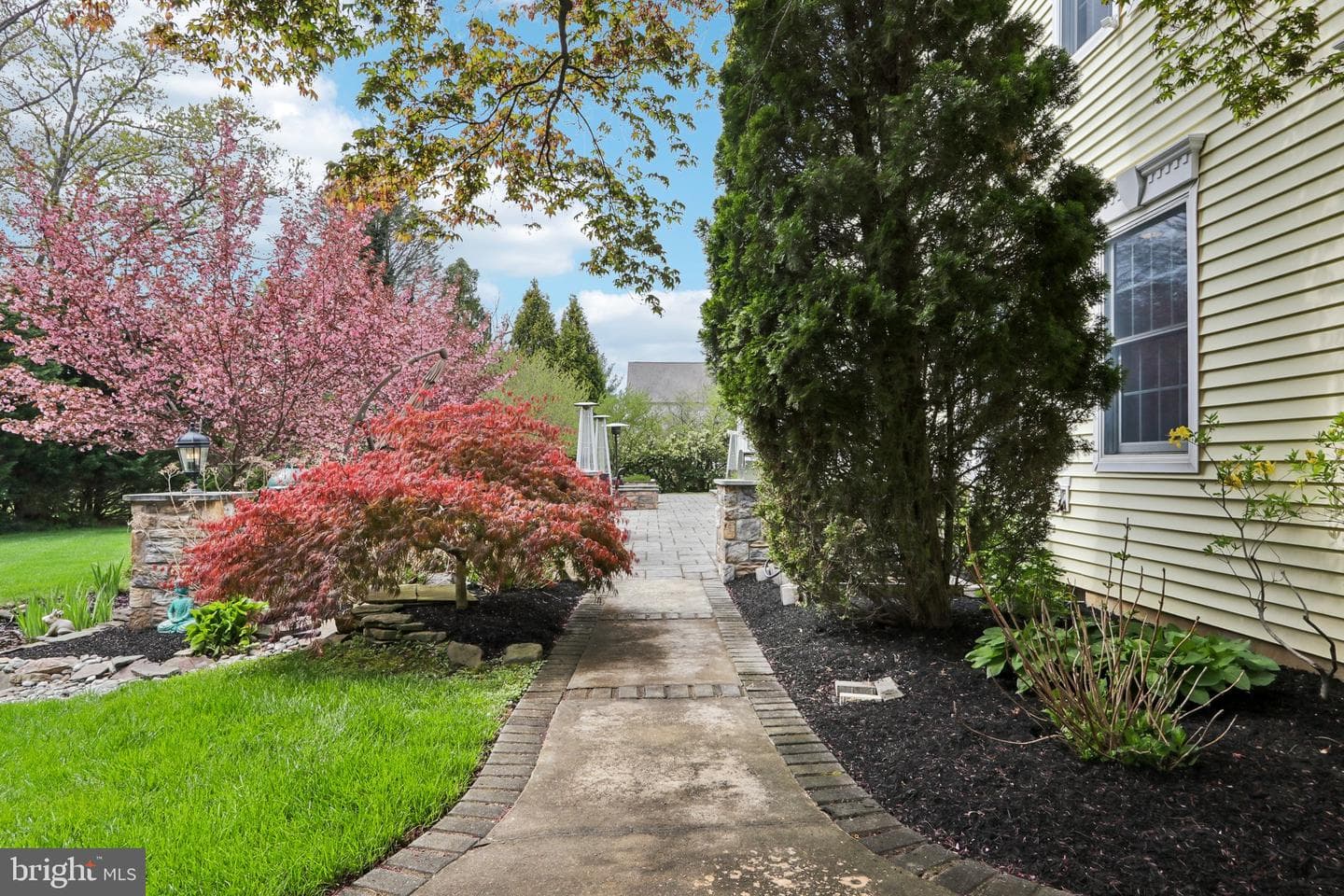 209 E Welsh Road photo 63