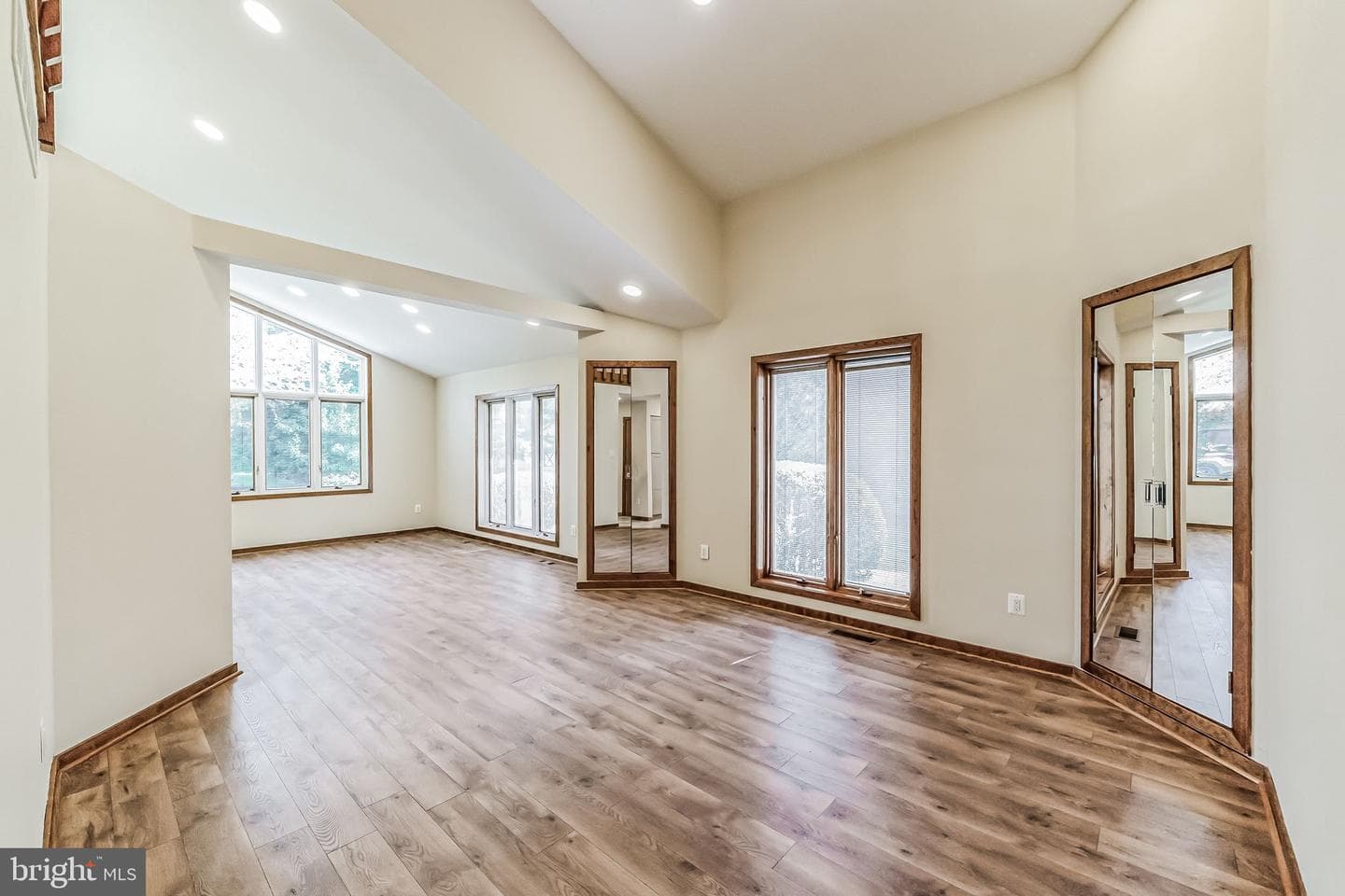 468 Long Lane photo 8