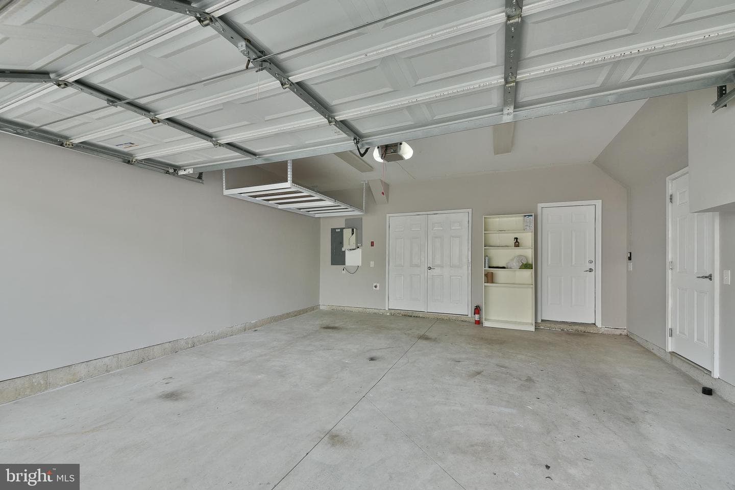 504 Ellison photo 28