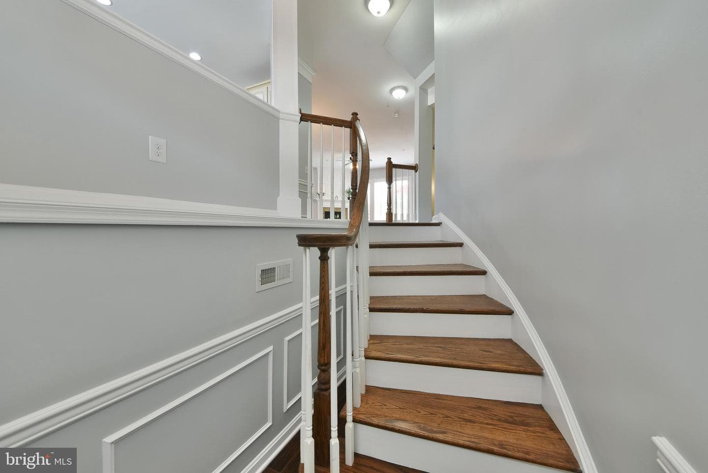 504 Ellison photo 4