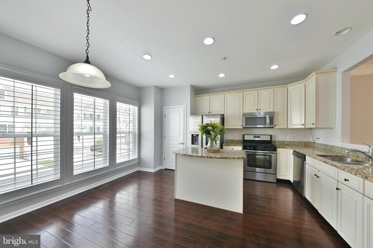 504 Ellison photo 6