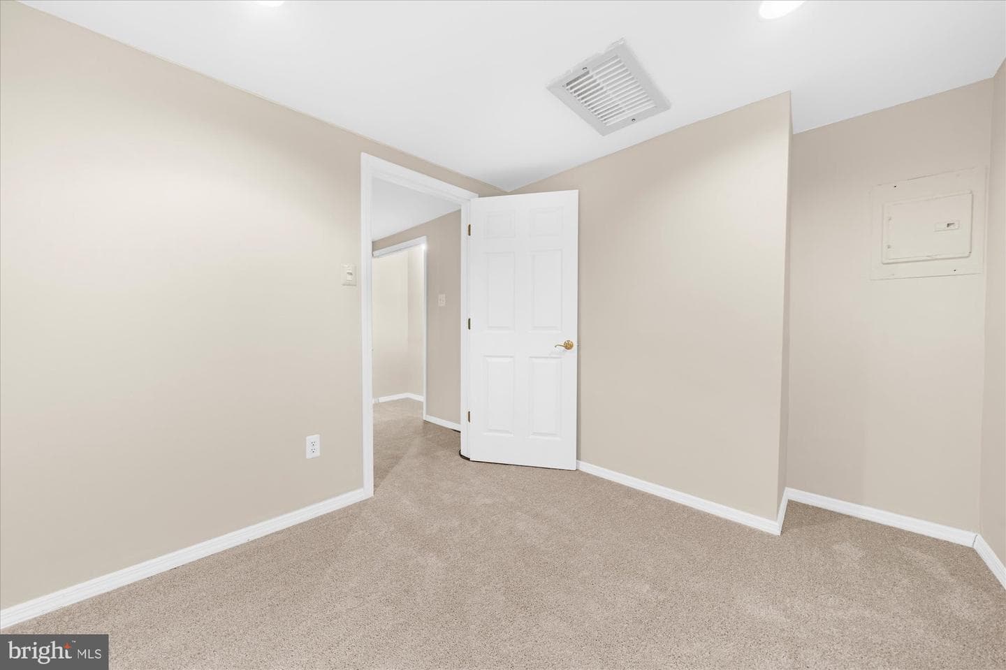 113 Macintosh Court photo 24