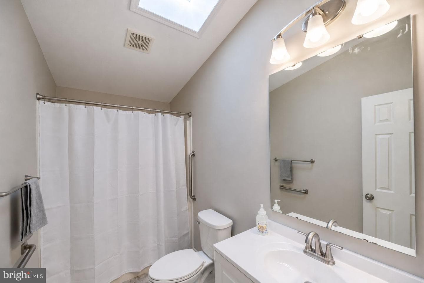 201 Village Way photo 19