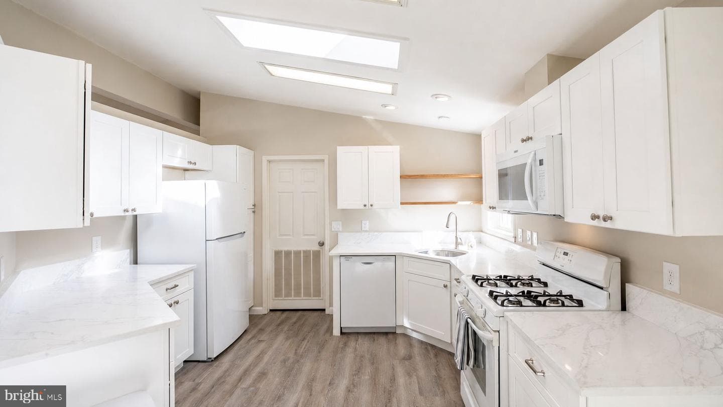 201 Village Way photo 28