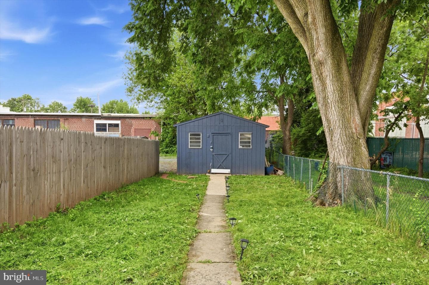 764 Queen Street photo 13