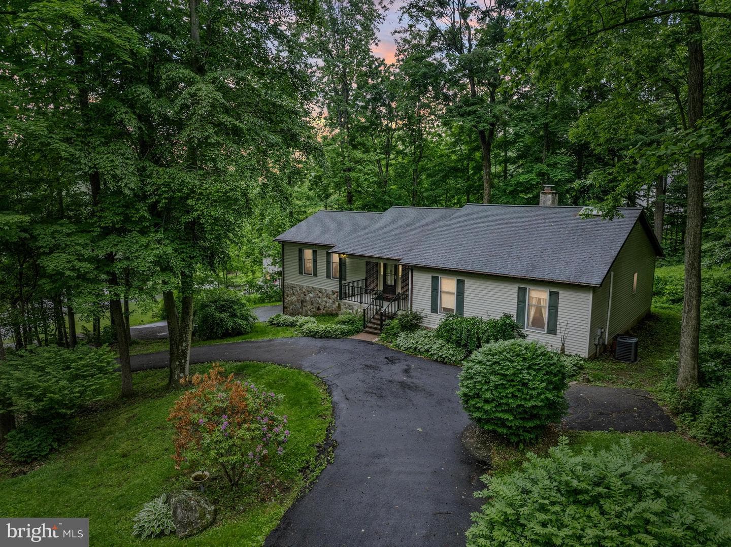 1928 Mimosa Lane photo 2
