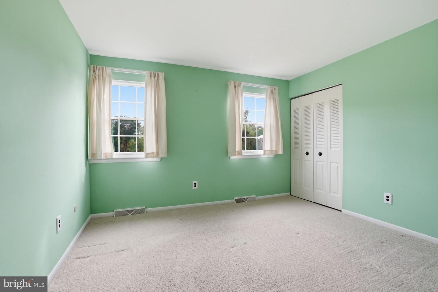 2049 Hawthorne Lane photo 21