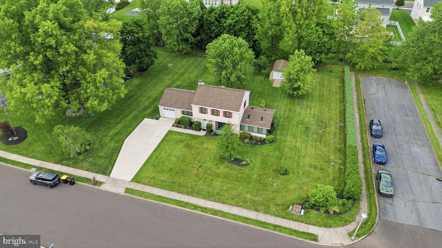 2049 Hawthorne Lane photo 35