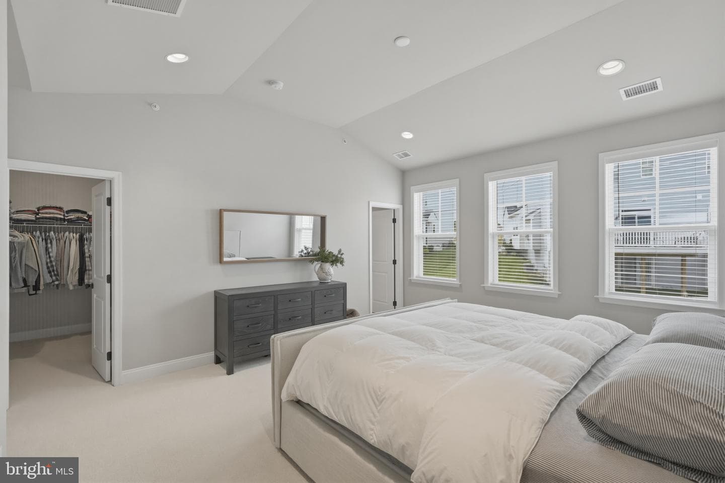 160 Charles Lane photo 18