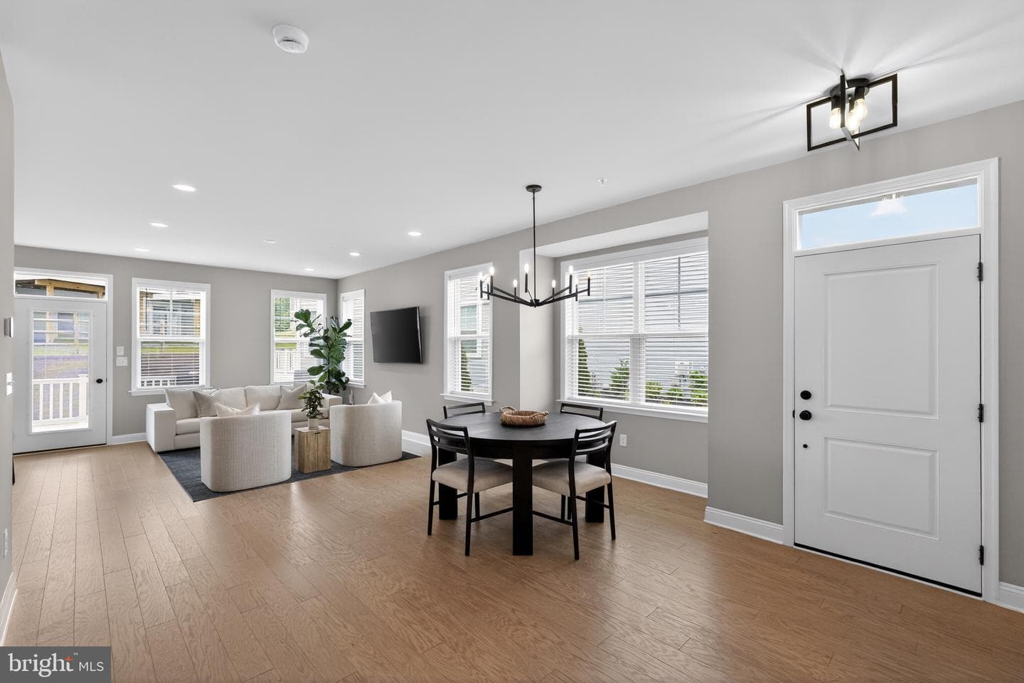 160 Charles Lane photo 6