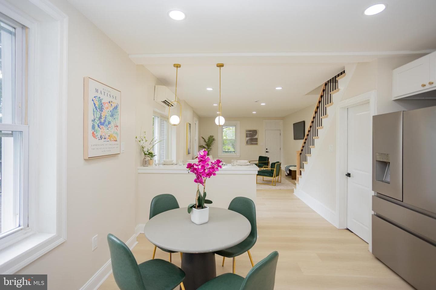 139 W Walnut Street photo 28