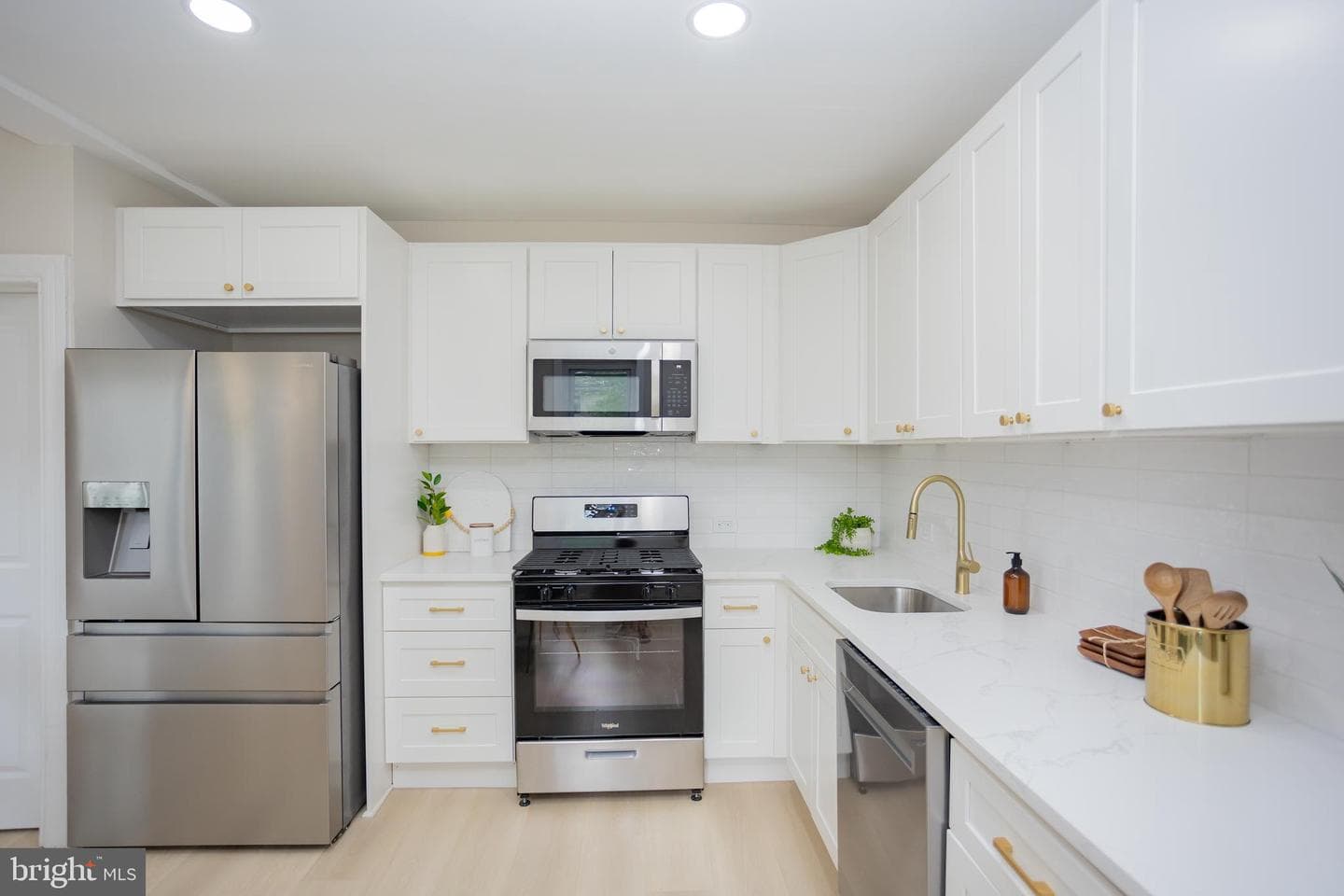 139 W Walnut Street photo 31