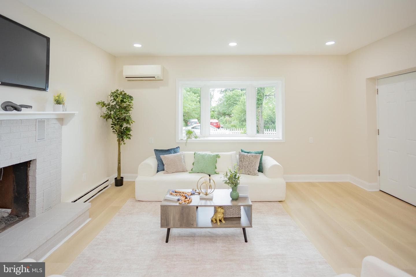 139 W Walnut Street photo 32