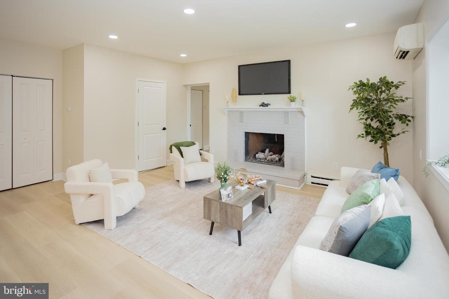 139 W Walnut Street photo 39