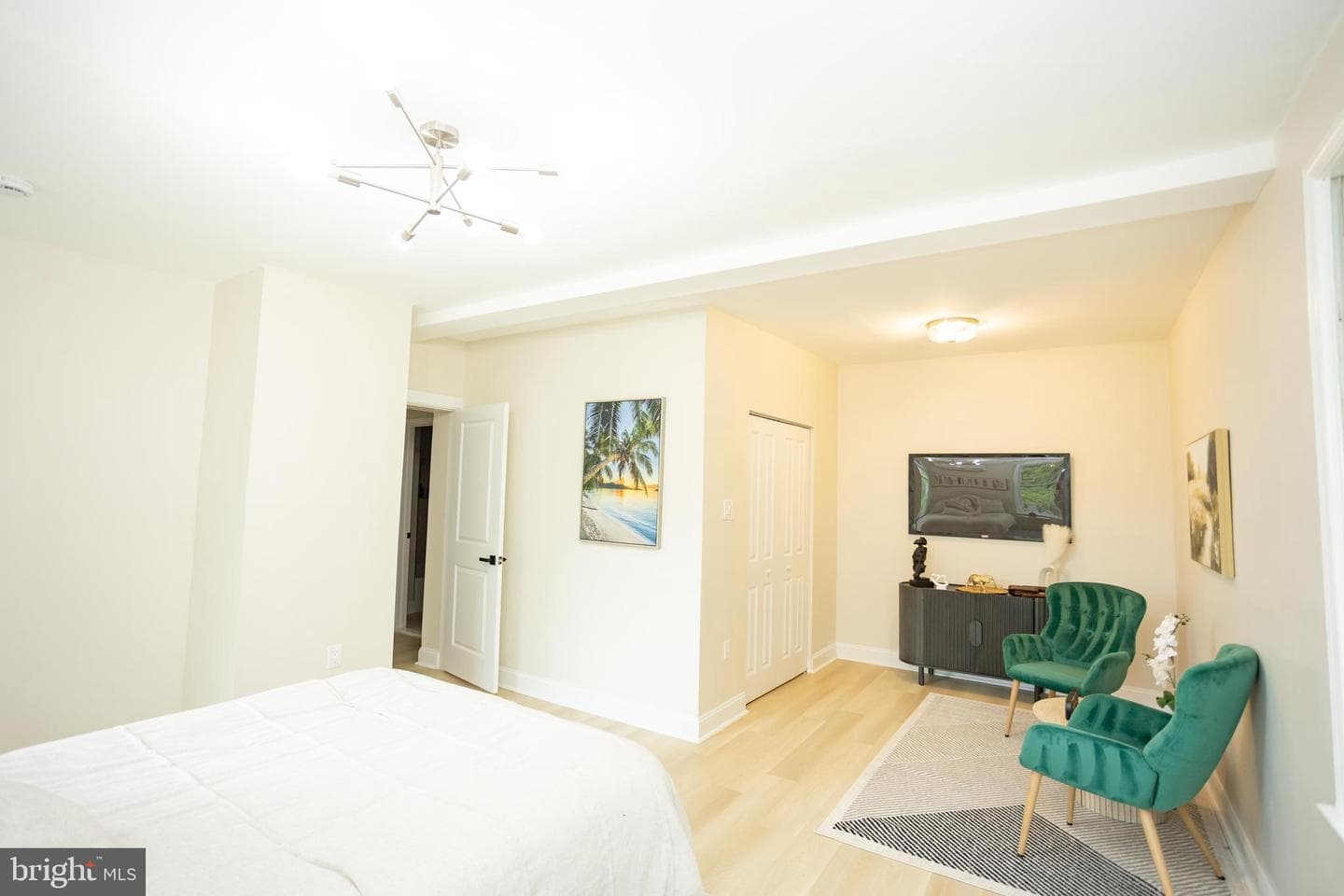 139 W Walnut Street photo 41