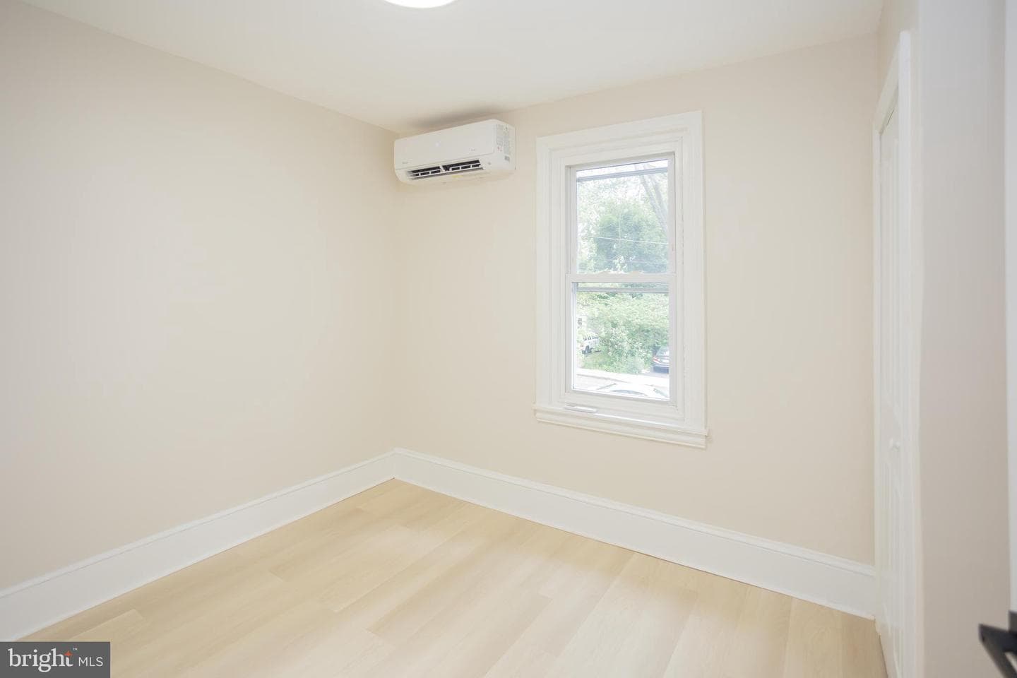 139 W Walnut Street photo 58