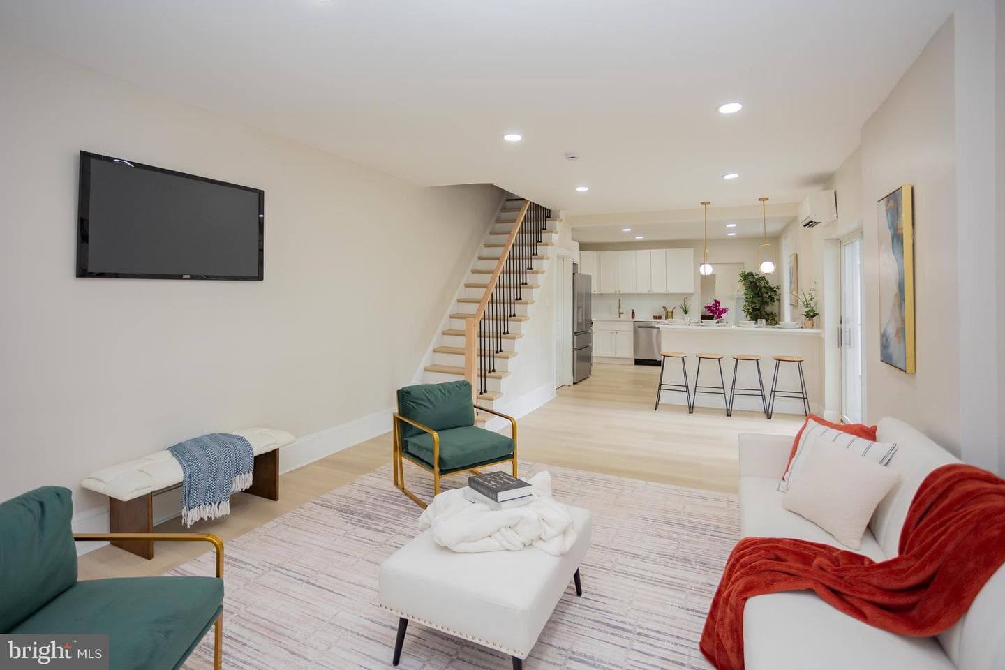 139 W Walnut Street photo 9