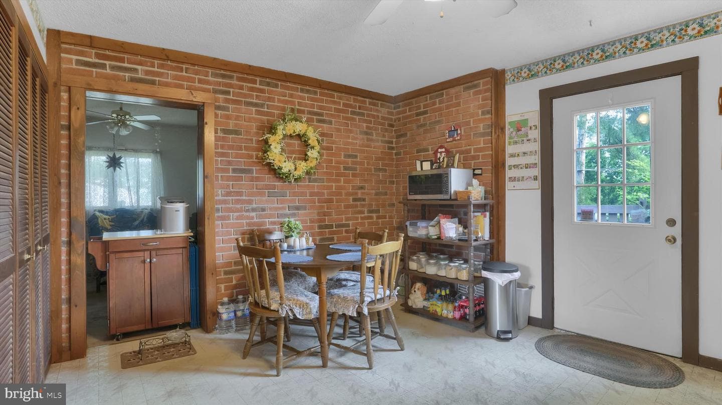 299 Bridge Street photo 12