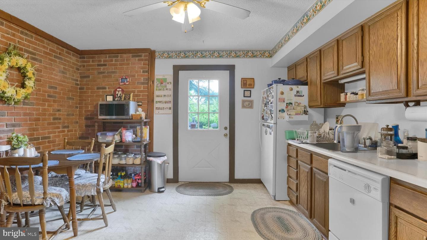 299 Bridge Street photo 14