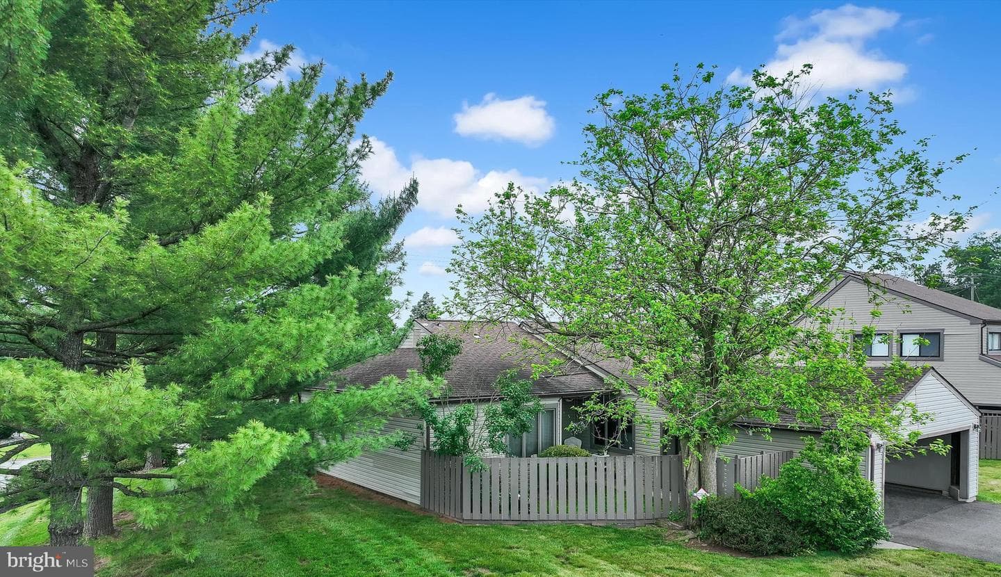 299 Bridge Street photo 32