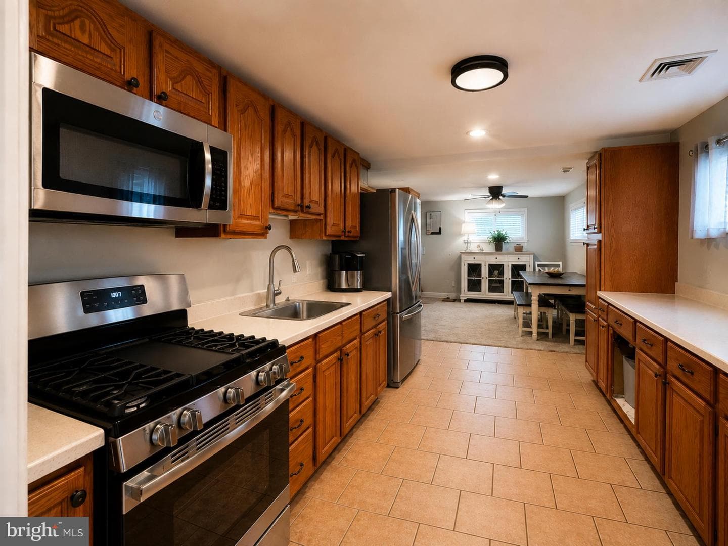 2767 Fernwood Avenue photo 10