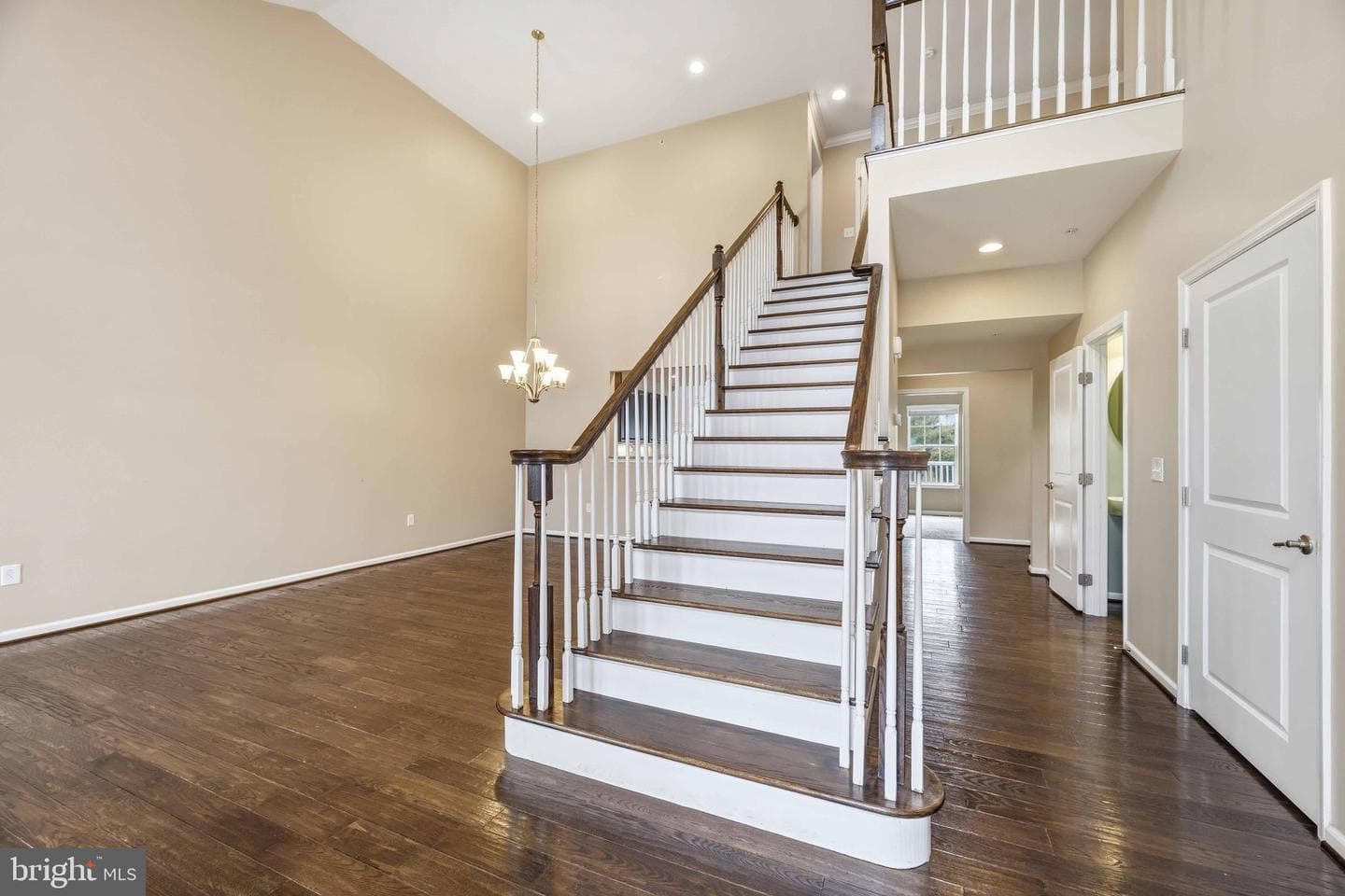 860 Reynards Run photo 10