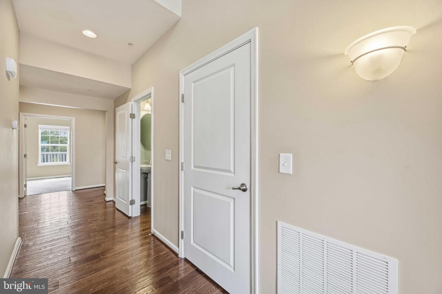 860 Reynards Run photo 9