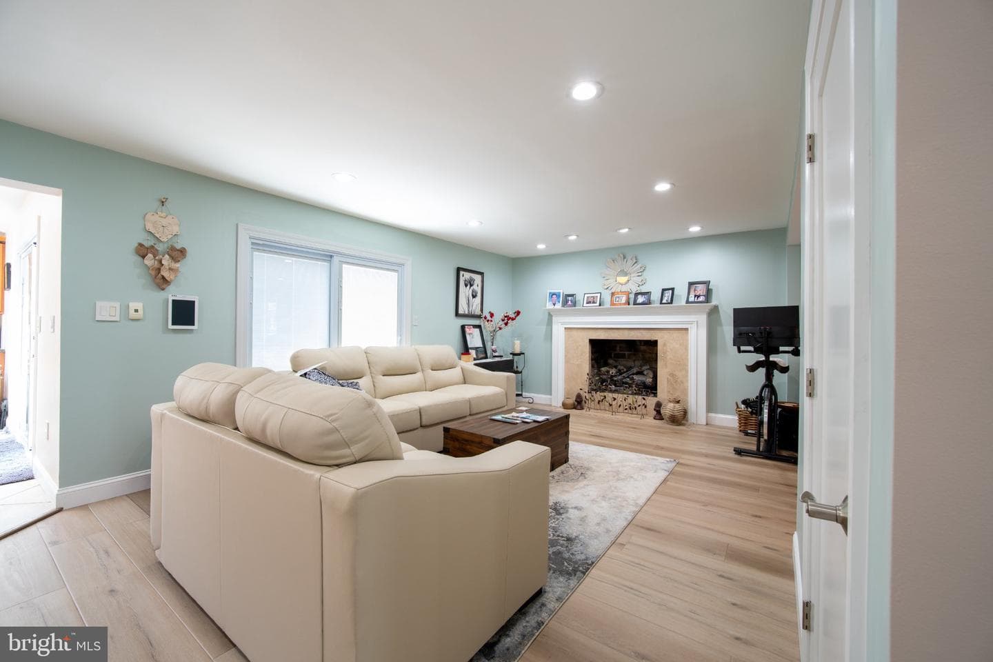 1728 Farmview Road photo 2