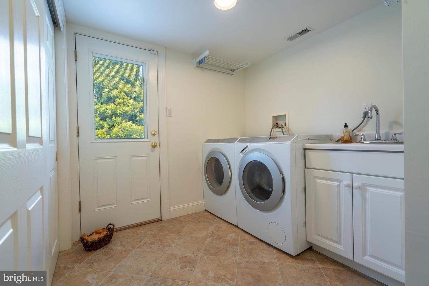 890 Village Circle photo 28