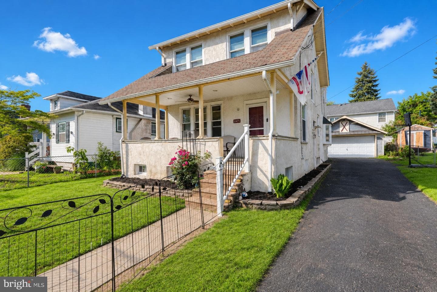 2471 Radcliffe Avenue photo 2