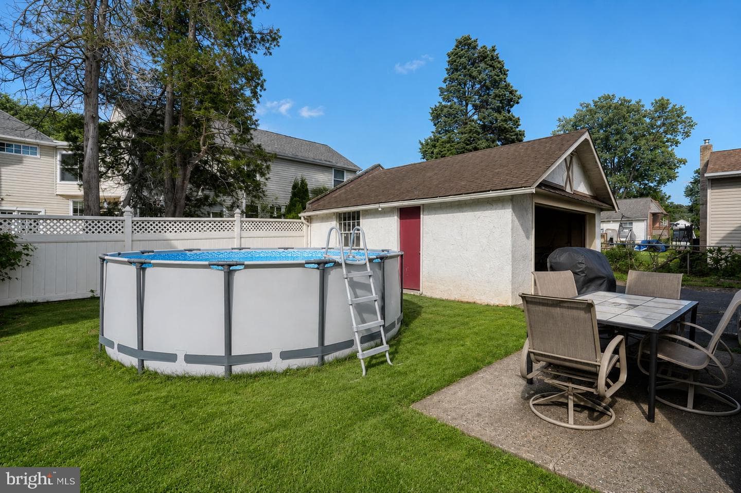 2471 Radcliffe Avenue photo 42