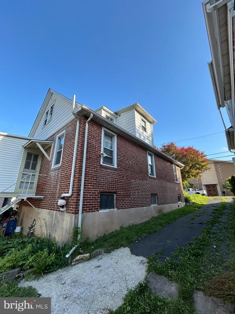 2413 Arlington Avenue photo 5