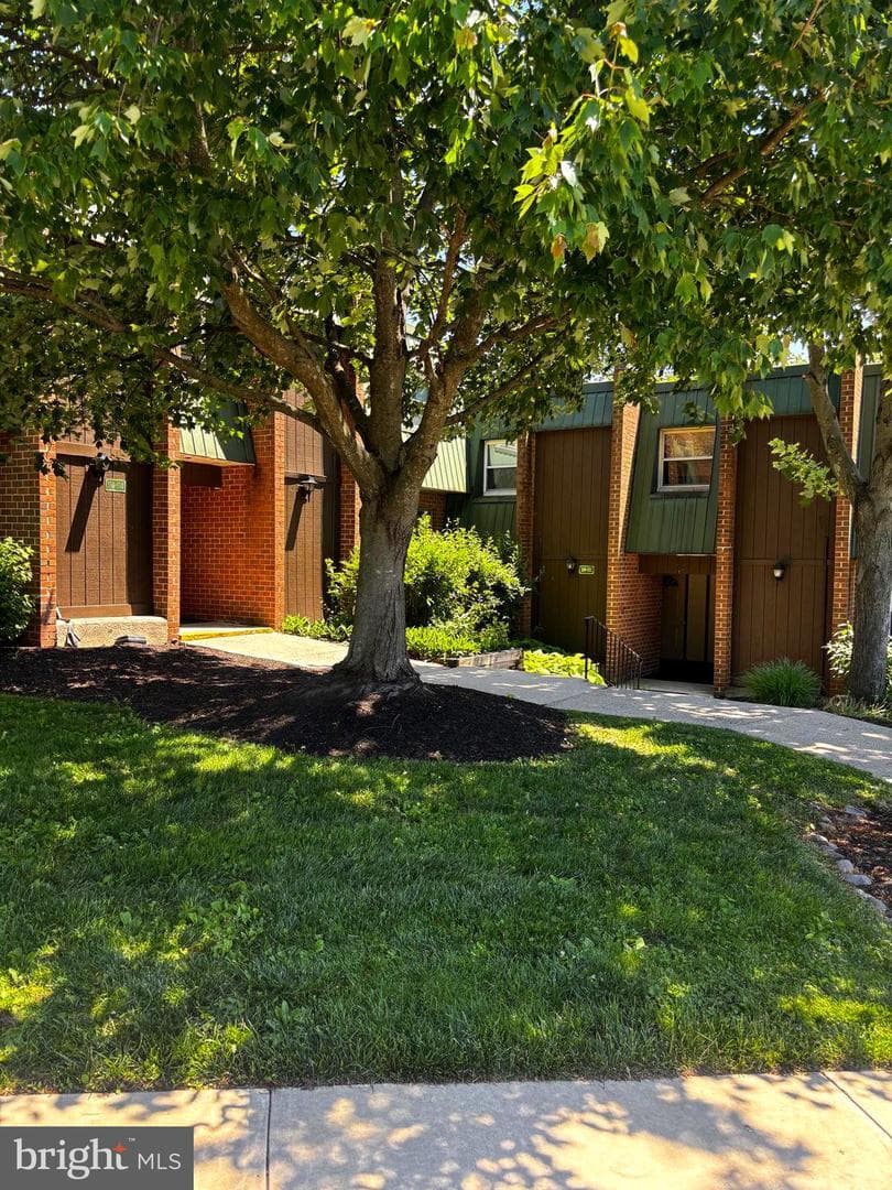 511 Meadowview Ln # 511 photo 3