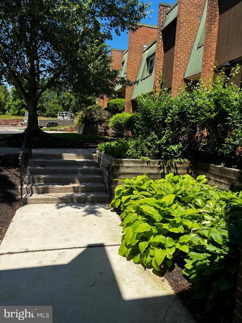 511 Meadowview Ln # 511 photo 4