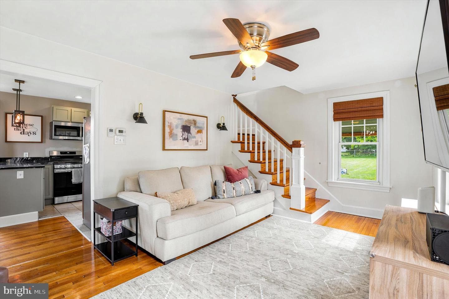 222 Crooked Lane photo 5