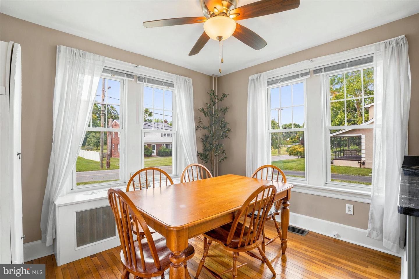 222 Crooked Lane photo 6