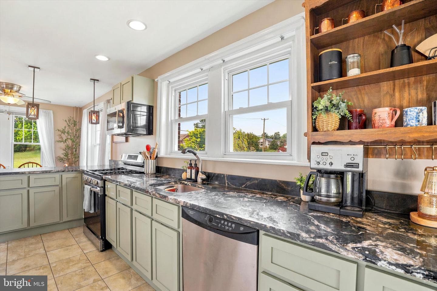 222 Crooked Lane photo 8