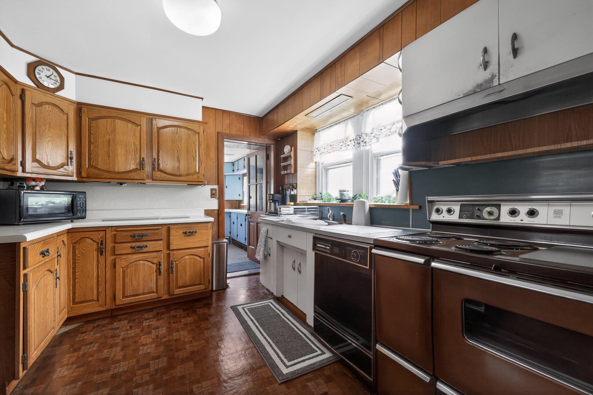 750 Loch Alsh Avenue photo 19