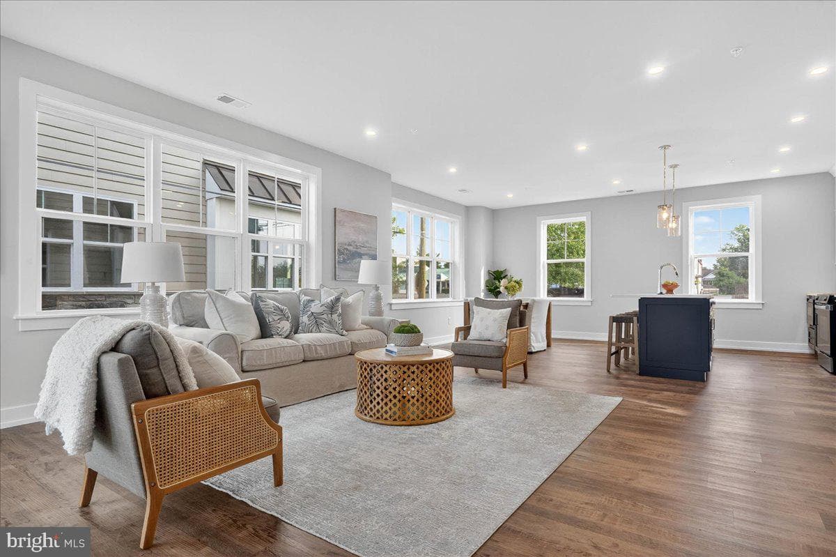 411 Isabelle Court #201 photo 10
