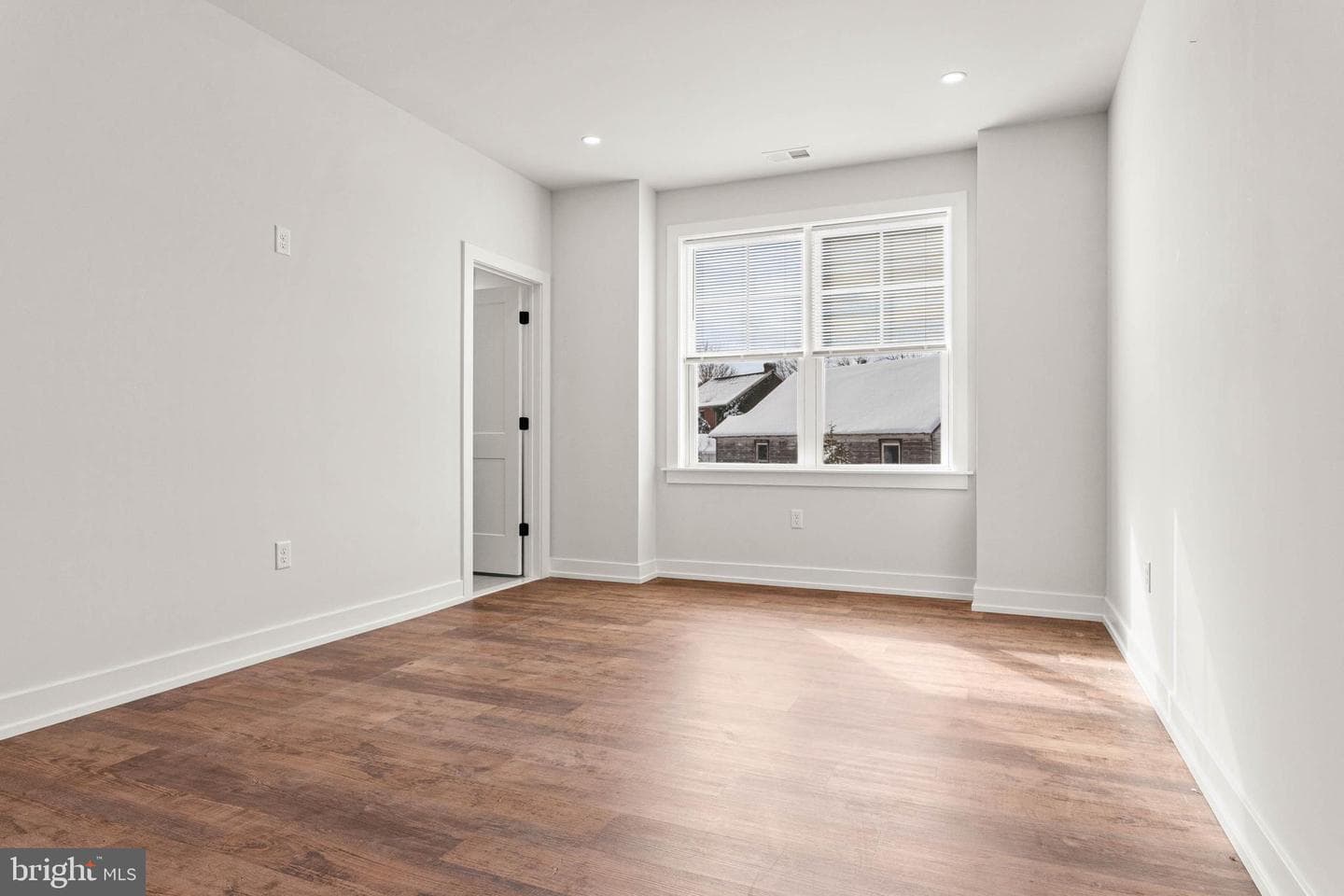 411 Isabelle Court #201 photo 14
