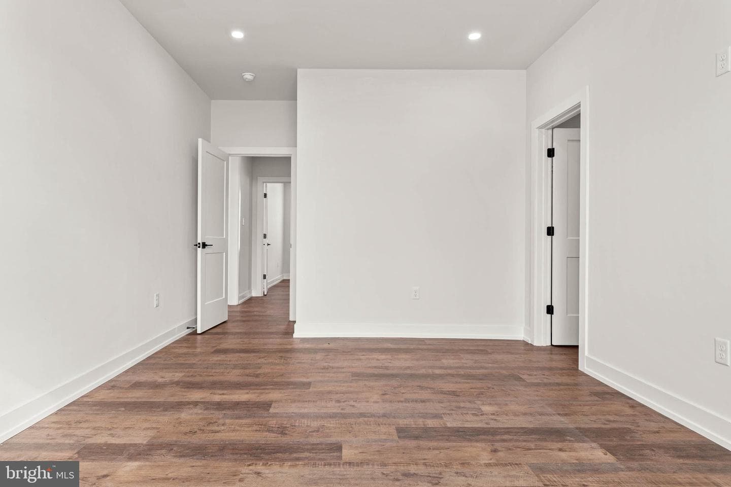 411 Isabelle Court #201 photo 15