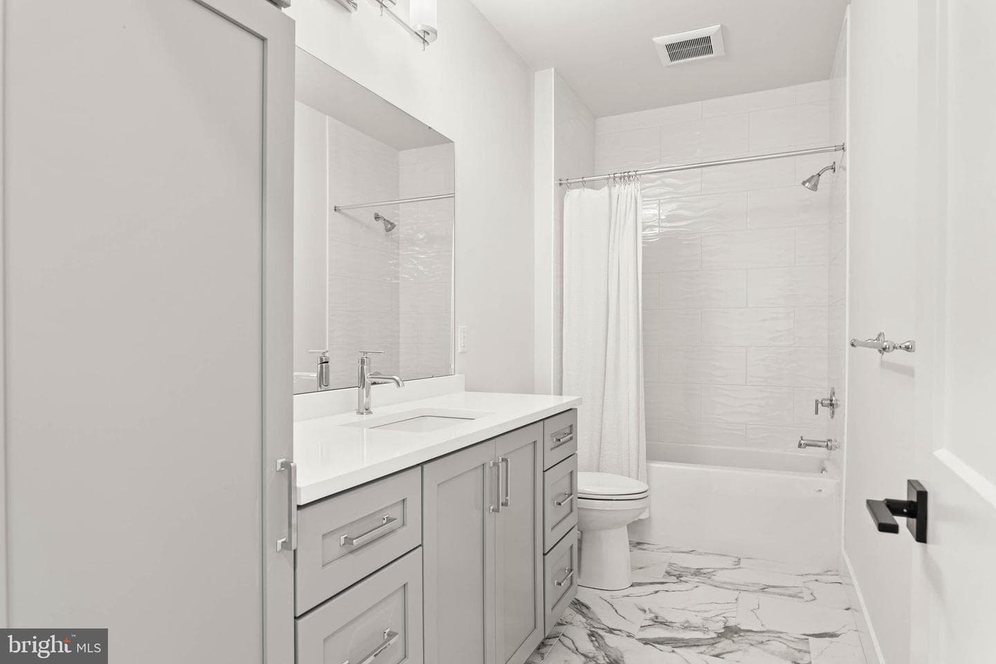 411 Isabelle Court #201 photo 21