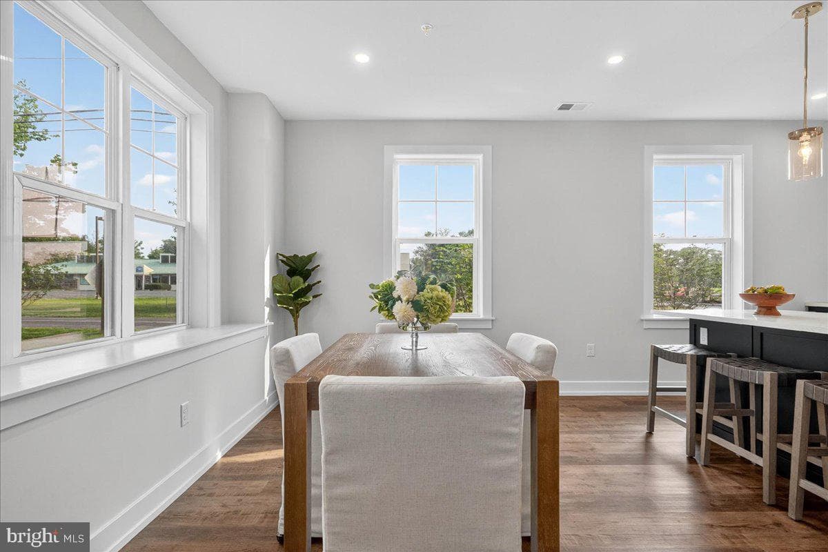 411 Isabelle Court #201 photo 24