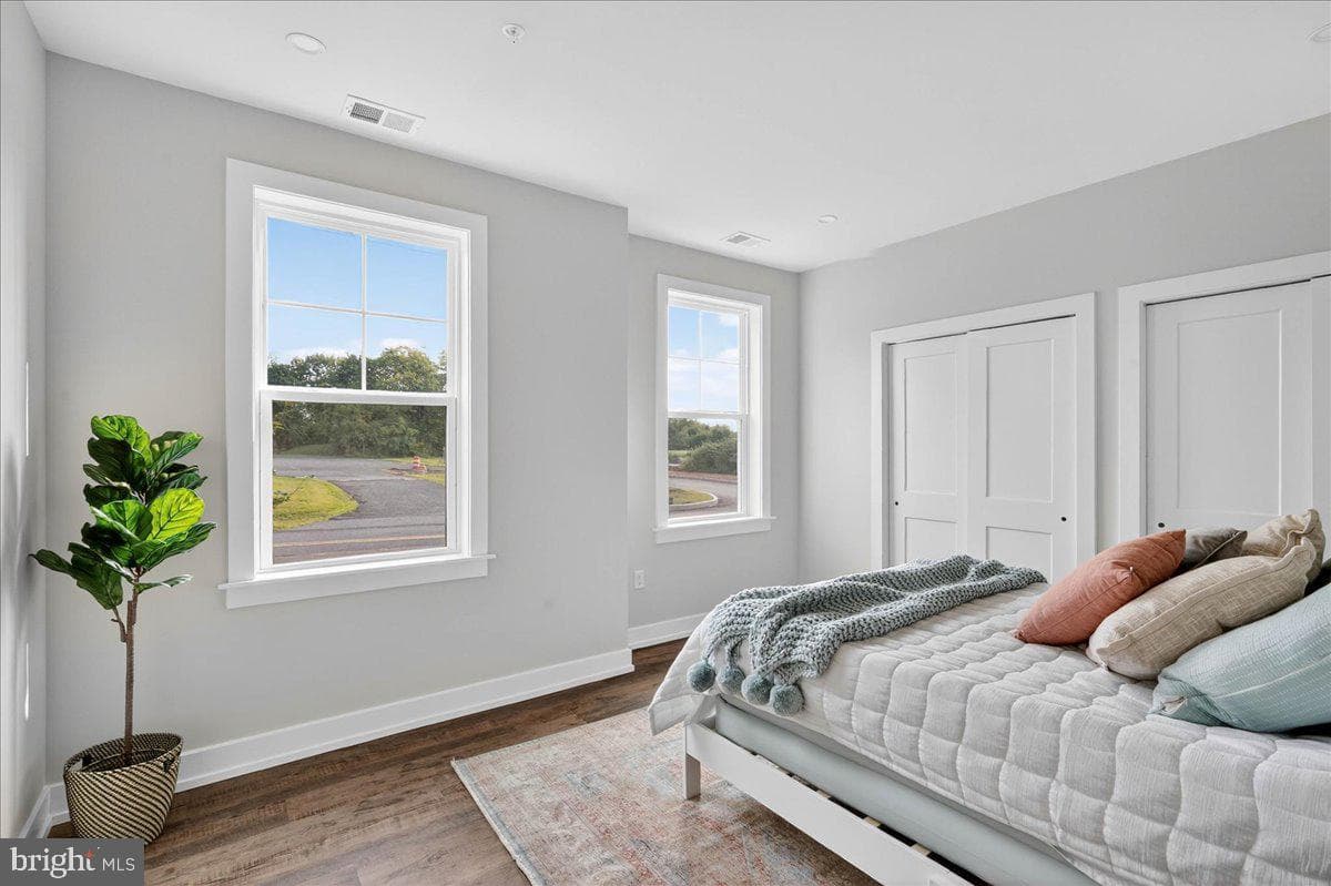 411 Isabelle Court #201 photo 33