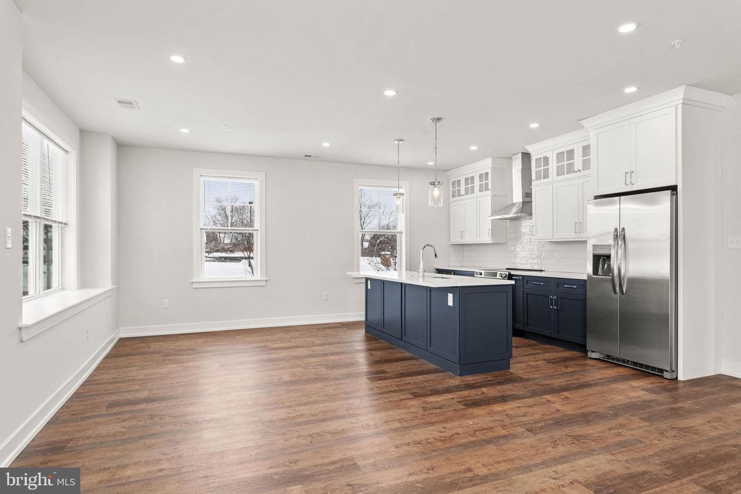 411 Isabelle Court #201 photo 8