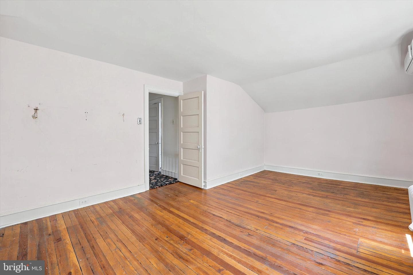 118 N Essex Avenue photo 16